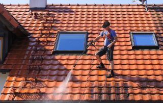 Roof cleaning with high pressure